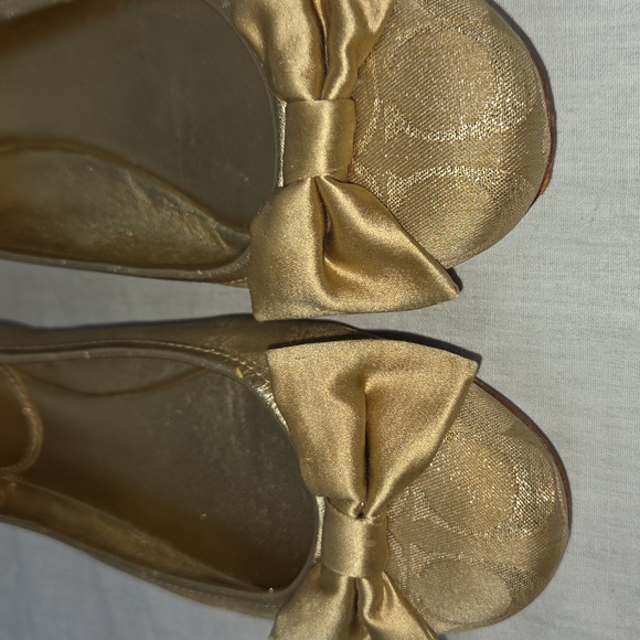 COACH Gold Flats With Bow Size 7.5 7 1/2 - Picture 5 of 15